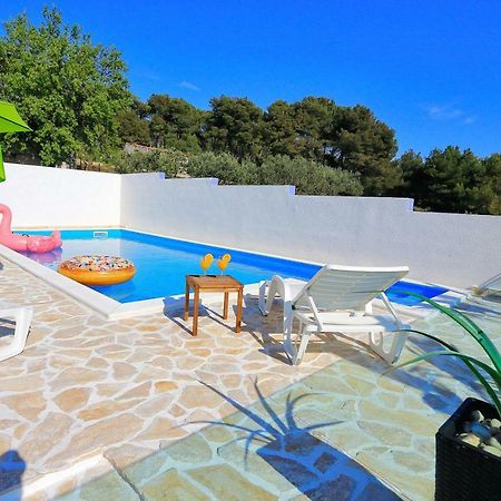 Apartment And Pool Nika Bibinje Bagian luar foto