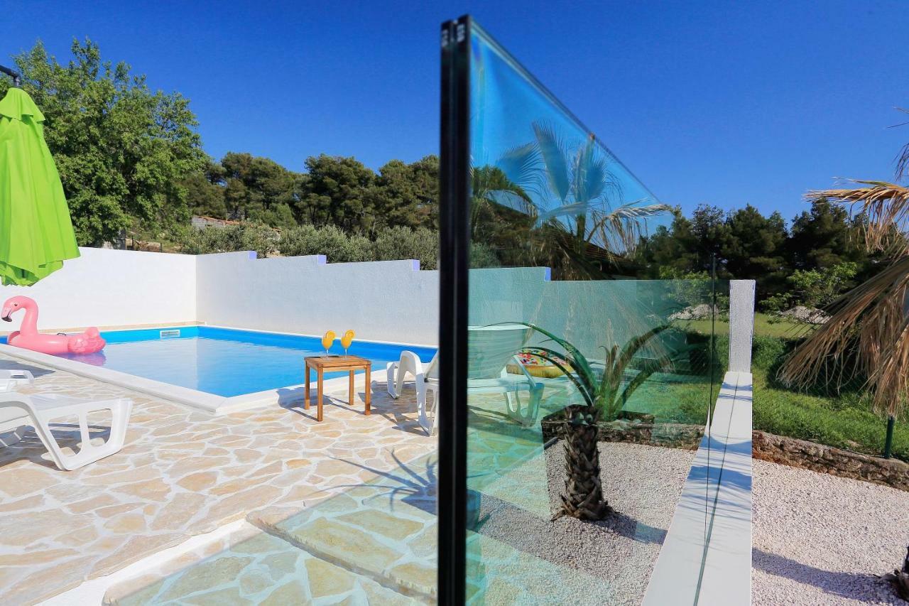 Apartment And Pool Nika Bibinje Bagian luar foto